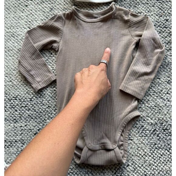 12-18, 18-24 Months Baby Girl Bodysuit Bundle (Colored Organics, H&M) - Picture 5 of 6